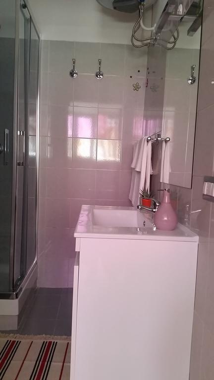Magic Red Apartment *