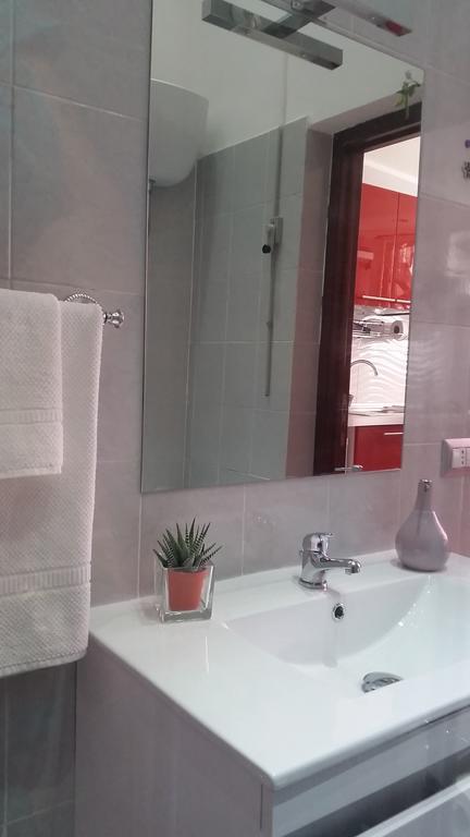 Apartment Magic Red *