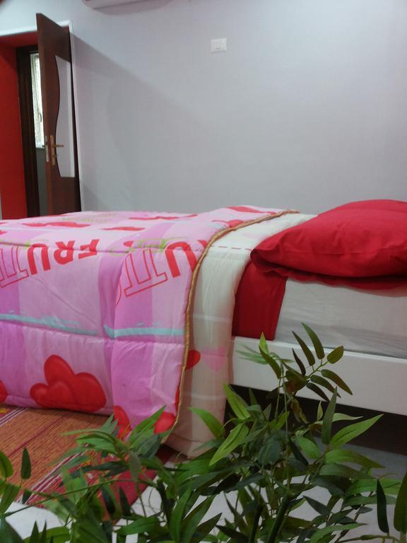 Magic Red Apartment *