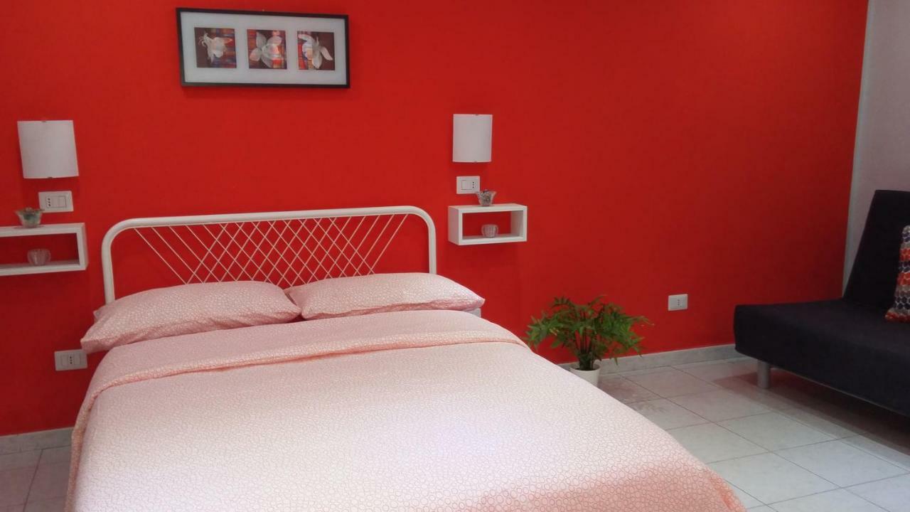 Magic Red Apartment *